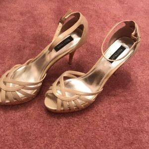 White House Black Market size 8 heel